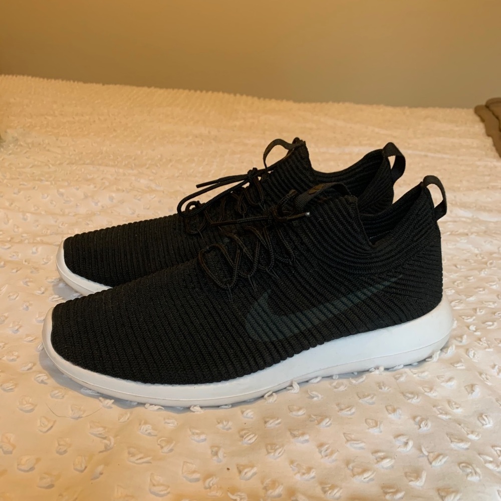 Nike women's Roshe Two Flyknit V2 Running Shoe
